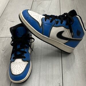 Boys Nike Jordan 1 Mid Signal Blue Size 7Y
